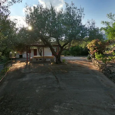 Gole Alcantara Mini Campeggio Privato Campsite *